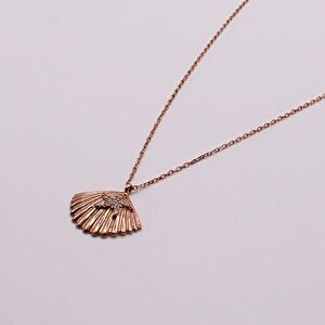 AgaKulche Silver Oyster White Stone Ghost Necklace