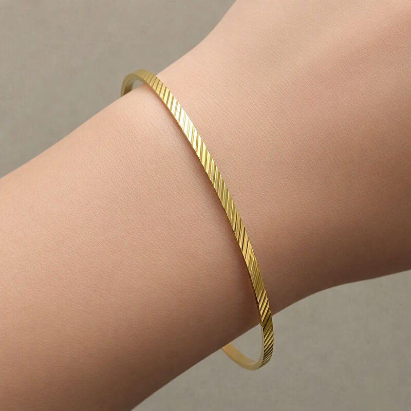 AgaKulche 14 Carat 5 Gram Engraved Ajda Gold Bracelet